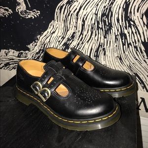 8056 Dr Martens Mary Janes (sz 9)